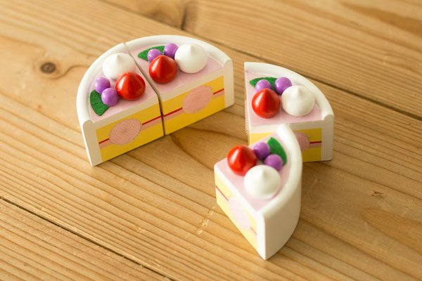 ケーキを切った様子拡大