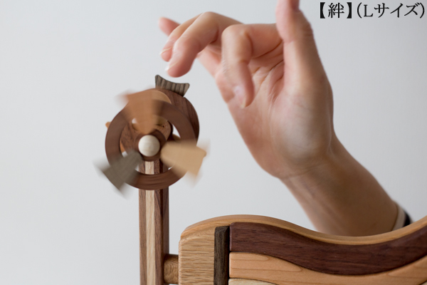 鯉のぼりの矢車は回転します