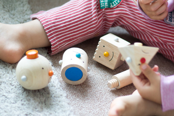 組み立てる前のビルドロボット