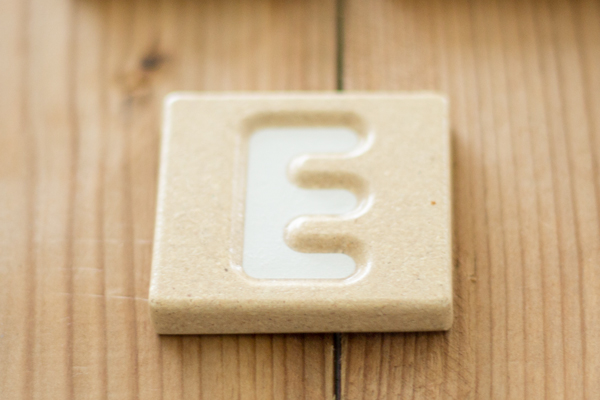 アルファベット「E」タイル