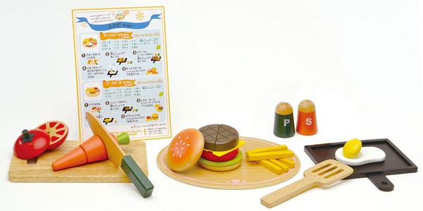 テーブルの上のおままごと料理